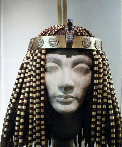 Wig ornaments and crown of Princess Sithathoryunet, possibly a daughter of Senusret II; 12th dynasty