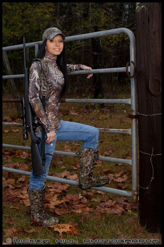 loveallkinds99:  redneckwoman95:  I want to take pictures like this!   Sexy sexy