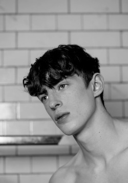 Mannequin-Homme-Blog: James Holderness Photographed By Nicky J Sims 