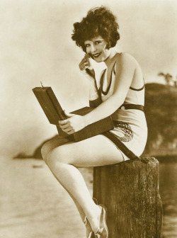 clarabows:  Clara Bow, 1927. 