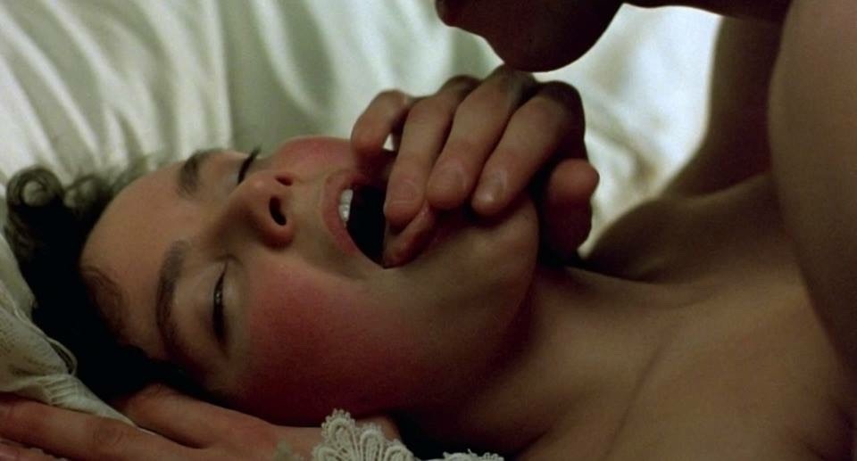 amante-85:  Erotismo è quando uno lo fa.. Il porno è quando uno lo guarda..  Yvan