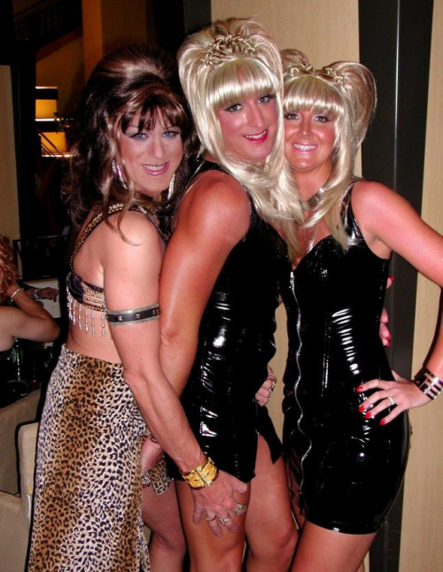 carnaldesireworld: neverenoughcds:I think there’s going to be some fun Girls night out!!!