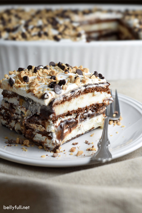 fullcravings:  Hot Fudge Caramel Ice Cream Bar Cake 