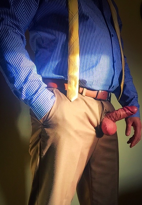 lovesuitedbears:  Sun Kissed  The light in the bedroom was amazing this morning so I took advantage  Edited with Enlight for iPhone