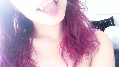deadlycollision:  I heard being a vampire really sucks  lol  This is literally one of the backgrounds on my phone.