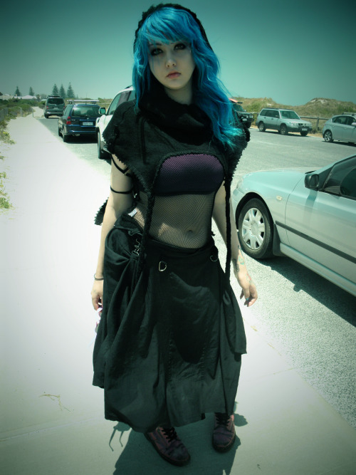 songless:  beach goth attire. 