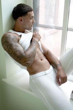 3leapfrogs:  winterskins47:  ilmutandone:  hotbabybear:  grabyourankles:  Ray Arce by Nathan Best  Long John’s  hot longjohns  Window dressing  •=• •=• •=•Come leap with me…