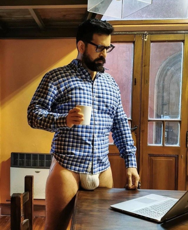 tallmascjock:pec57:onlymendaddyhairy:Dressed for a zoom call with his boss Dads nuts are so heavy he has to rest them on the table to take the pressure off, you milk him 5 times a day but his nuts are still full of cum guess you gotta do more 