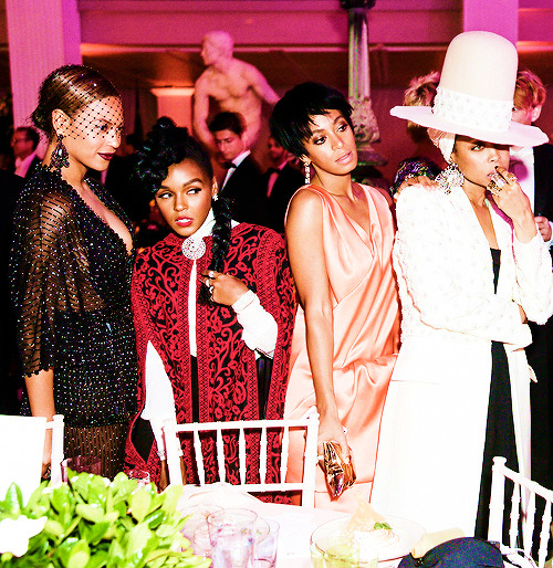 msdeonb:  brownglucose:  thepoetspace:  adoringbeyonce: Bey x Janelle Monáe x Solo