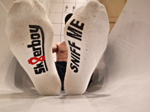 sk8erboy-eu:#smelly #sox #sk8er #sk8erboy #sk8terboy #sneaxn #sneaker #nuroriginalistlegal #smellysox #nike #adidas #sneakerporn #sniffit #gayfetish #fetishparty #sportswear #gear #fetishgear #whitesocksfetish #whitesocks #smellysocks #gayparty #scallyboy