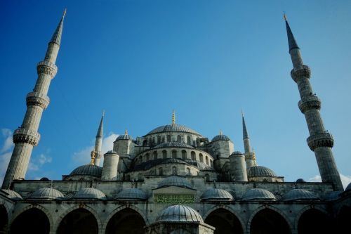 Sultan Ahmed Mosque Front View (Istanbul)www.IslamicArtDB.com » Islamic Architecture » Turkey » Istanbul, Turkey » Sultan Ahmed Mosque (Blue Mosque) in Istanbul, Turkey
