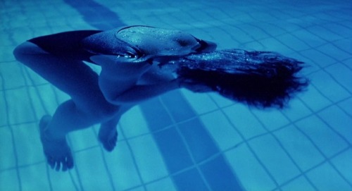 cineasc: Trois couleurs: Bleu  (1993)  Krzysztof Kieslowski  