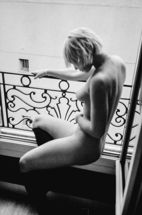 alveoliphotography:  Mindful of the inflection point. November, 2013.  Sadie von Paris X Alveoli Photography    Please do not delete notes when reblogging.  twitter | instagram | flickr | website/prints 