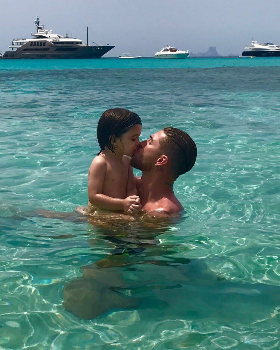 ineedofyousergioramos:  @sr4oficial: “¡¡¡Pequeñas cosas!!!The little things.👨‍👦❤🔝#PasiónPorMiFamilia”Follow