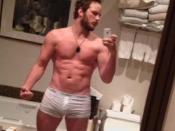 jedibusiness:  marlonbrandolookinbitch:  vuar:  vuar:  bmoiz:  Parks and Rec’s Chris Pratt  I……need a minute…  can we just talk about this again k  andyyyyyyyyyyyyy  Pffft, this is still my favorite picture of him.   is this bulk up for a movie