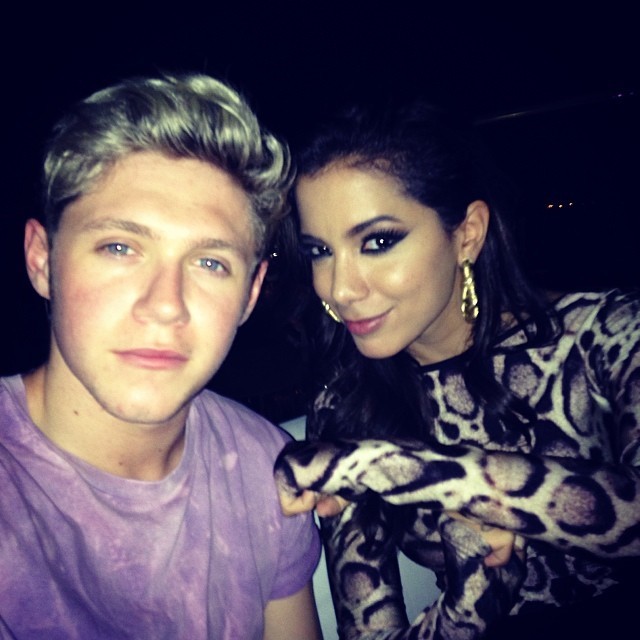 Anitta faz foto com Niall Horan que fez elogios a cantora
Anitta e Niall Horan passaram a noite juntos no Rio de Janeiro, na véspera do show do One Direction no Parque dos Atletas.