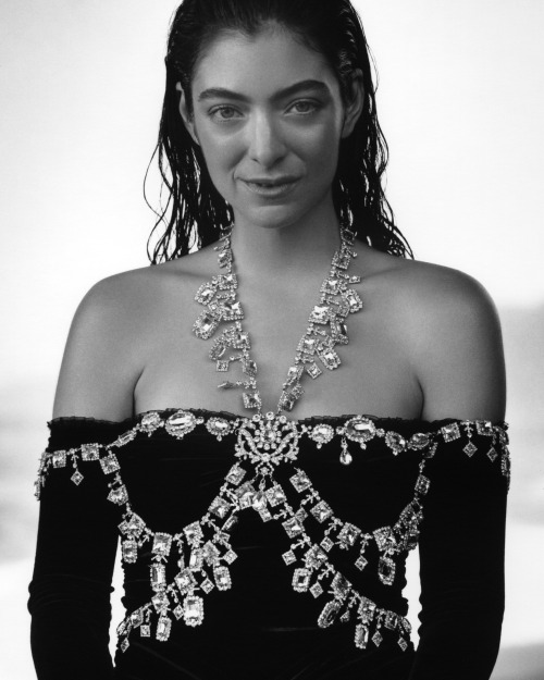 Lorde photographed by THÉO DE GUELTZL for Vogue US October 2021 (Outtakes).