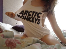 sextathlon:  sextathlon:  Just showing some love for my favourite band.    If you didn’t already know, this is me