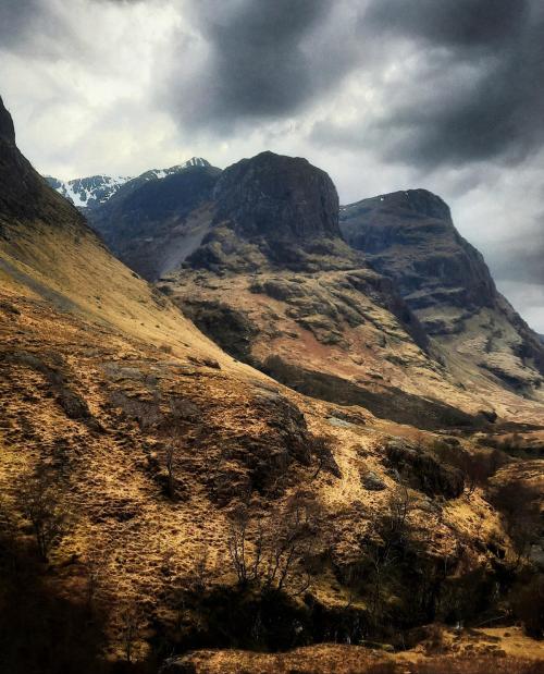 oneshotolive:  Driving past the Three Sisters in Glencoe, West Scottish Highlands, Scotland. [OC] [2504x3098] 📷: I_am_person6969 