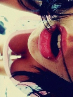 babygirlssweetsurrender:  Fill my mouth.