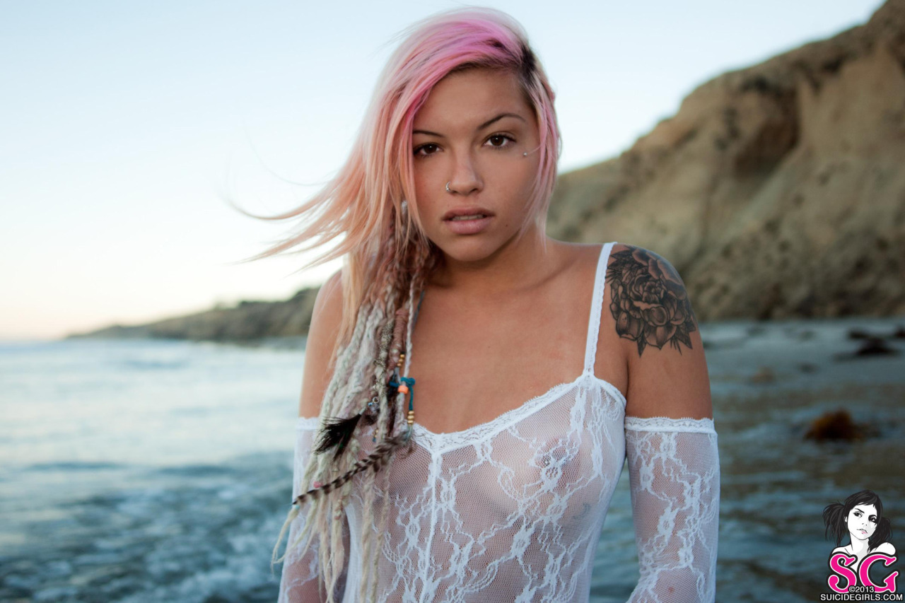 allsuicidegirls:  QuincyElise