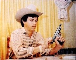 purpleflamez:  chalino 