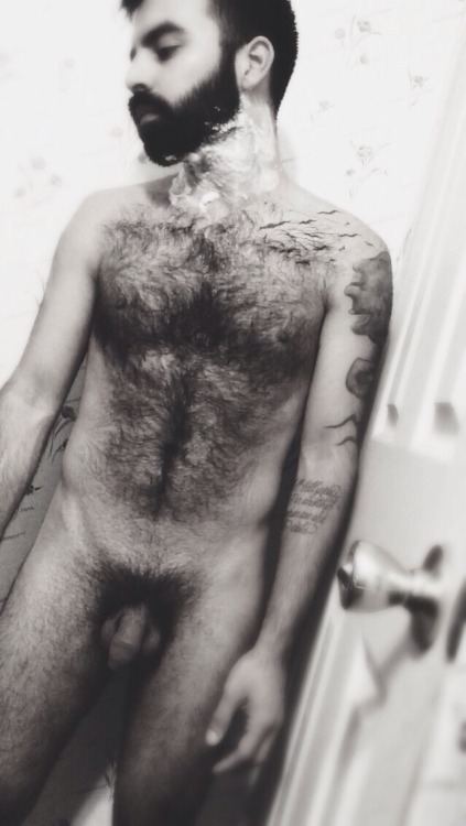smleglover7:shakingthemotes:Bout to take a razor to my neck  As long as that’s the only place Beautiful