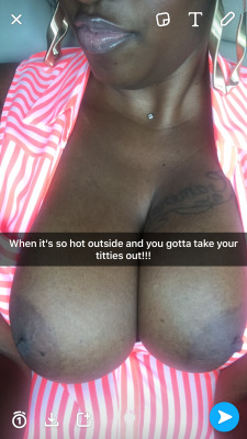 crsddock42:  datzazzbaby:  Titties out when it’s hot outside  Needs to be hot more often…😜😜😜