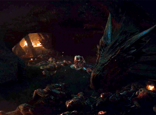 smartrants101: mhysaofdragons: Drogon comforting Dany It’s okay ma, I’m here
