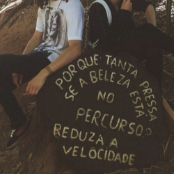 antigo “assediou”