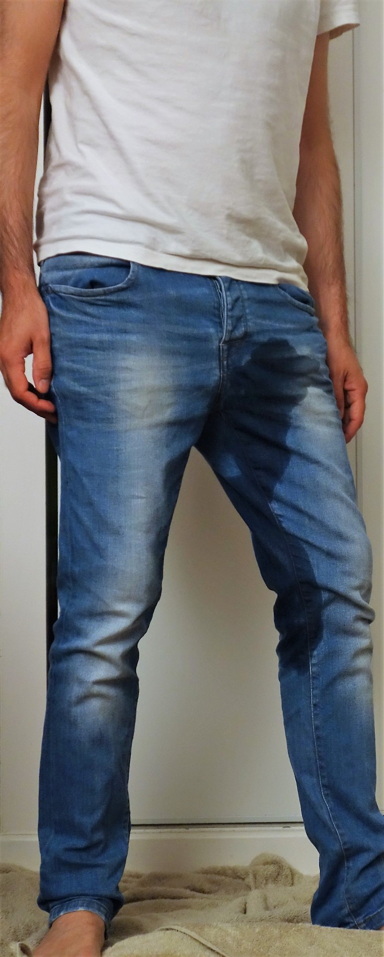 caleconmouille: #me #omorashi #wetting #piss #jeans  so good to soak my jeans with