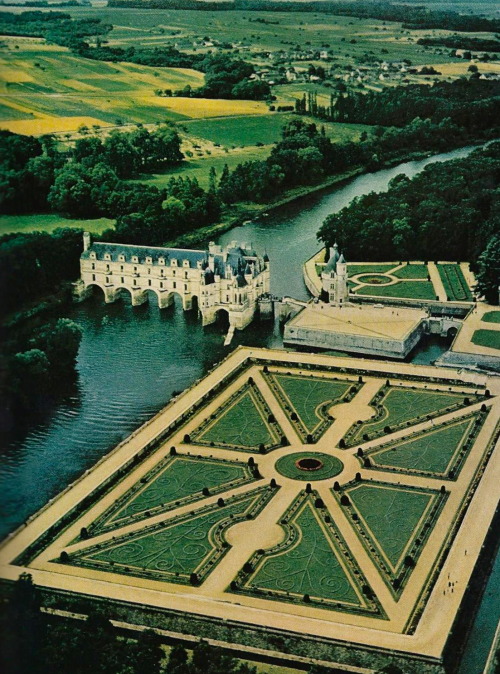 vintagenatgeographic: Château de Chenonceaux near the small village of Chenonceaux, France National 