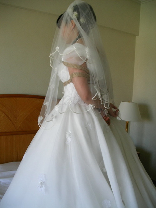 sweet-sallys-lesbian-blog:  Bride porn pictures