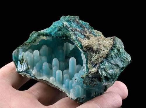 Chrysocolla, with a coating of agateWhen grey or golden copper sulphide minerals are oxidised by exp