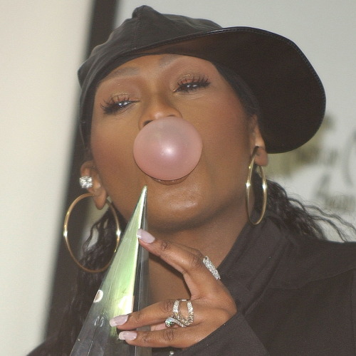 raunchily:Missy Elliott’s 2000s gum