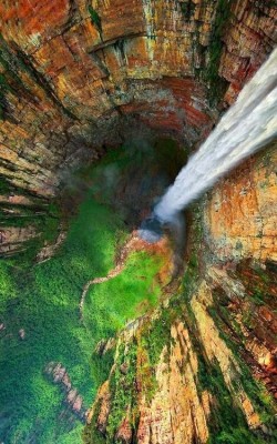 whatsuperficial:  Les presento mi bonita VENEZUELA, donde sus PLAYAS son HERMOSAS, sus MUJERES un ORGULLO, un PAÍS hermoso, lleno de gente BONITA y CORAZONES NOBLES, donde lo mejor que pueda existir es la AREPA, su CULTURA es Hermosa. Tenemos GRANDES