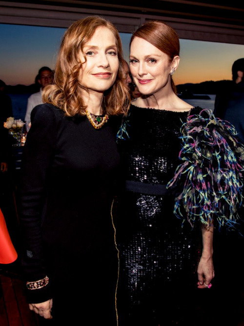 margulies:Isabelle Huppert and Julianne Moore attend the Vanity Fair and HBO Dinner celebrating the 