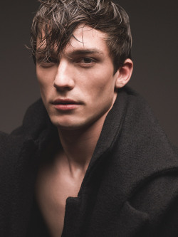 muttersbestes:  Alexis Petit by Zeb Daemen for Fucking Young! Online.