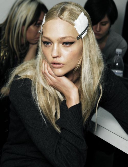 minimalstreetwear:Sasha Pivovarova Beauty Backstage