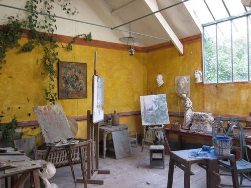 vegtble:girlinlondon:Claude Monet’s studio in Givernyinto itt