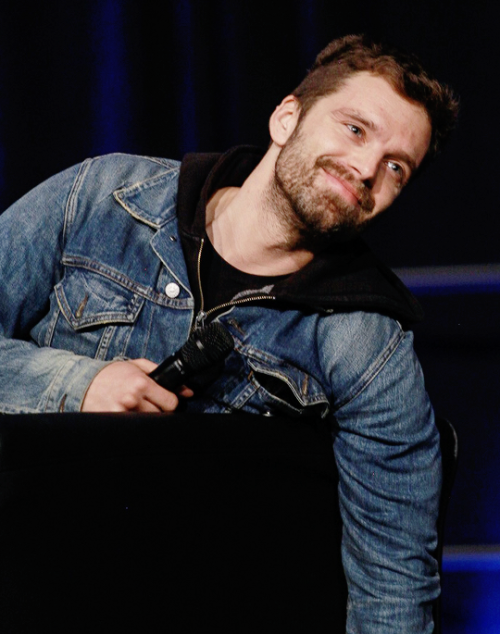 fuckevans: Sebastian Stan @ Wizard World May 19, 2018