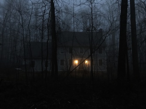 brokenightlight:This house has been abandoned for almost a year now, and yet these lights stay on al