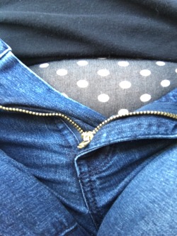 xjustxjanex:  Question of the day … do you prefer big spots or little dots with your Jean Porn?   On a side note - why are zippers so fucking sexy?!?