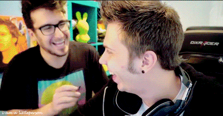 i-am-a-littleperson:  No dan mas de hermosos.  (ღ˘⌣˘ღ)