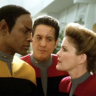 Being Janeway's Boyfriend Is Just Constantly Third Wheeling While She And Her Codependent Bestie Stare