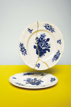 iqagency:Kintsugi (or kintsukuroi) is a Japanese method for repairing broken ceramics with a special lacquer mixed with gold, silver, or platinum. The philosophy behind the technique is to recognize the history of the object and to visibly incorporate