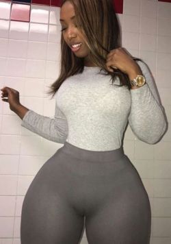 widehips-phatass:  So sexy & So thick