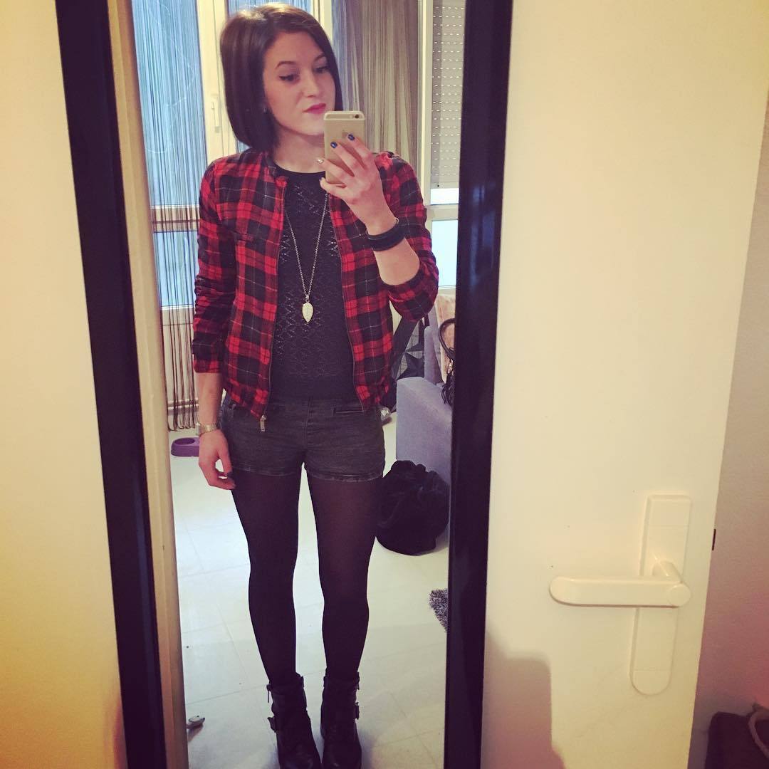 Look du jour 👞 #ootd #outfit #lookbook #teddy #tartan #top #lace #blue #veromoda #short #grey #berska #girl #brunette #brest (à Rue Jean-Jaurès)