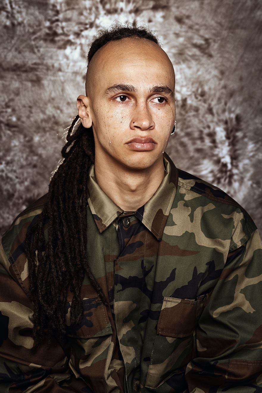 boredpanda:    Powerful Portraits Of Men Reacting To New Mandatory Army Draft In