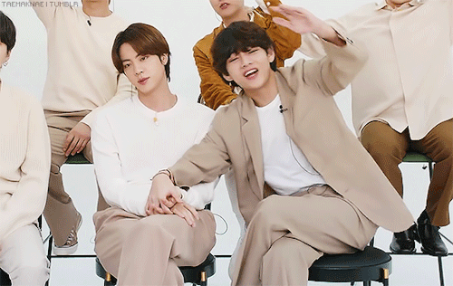 taemaknae:no one:absolutely no one:taejin: *casually holds hands*